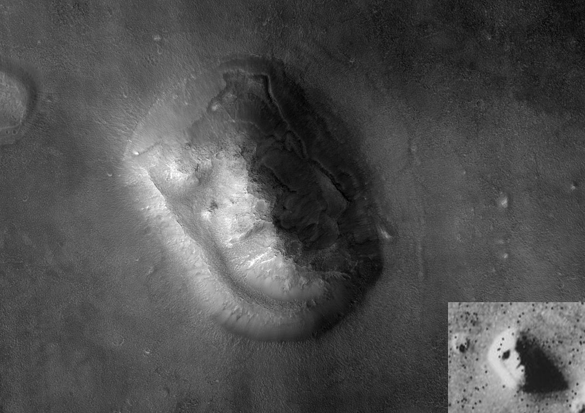 Face on Mars (NASA 2007).